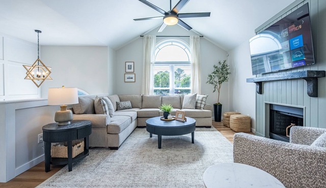 Modern 4BR Home Near Art, Nature & Dining