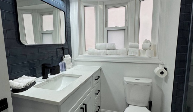 Modern 4BR Home Near Metro & DC's Iconic Sights