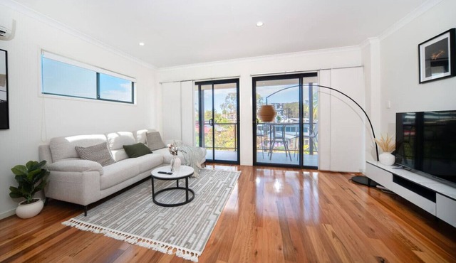 Modern 4BR Home | Stylish near QUT & Brisbane CBD