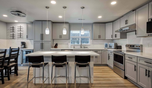 Modern 4BR Home, Sleeps 9, Near Silicon Valley