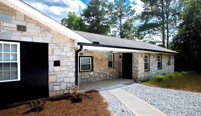 Modern 4BR Home - Very Spacious - Minutes from Georgia International Horse Park