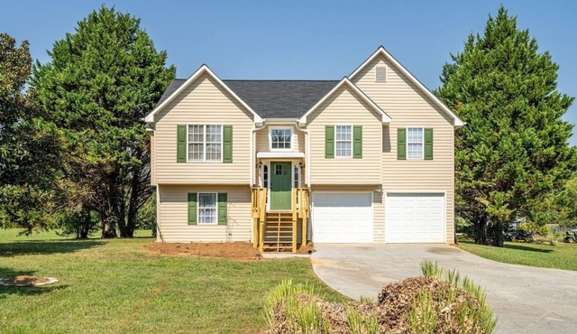 Modern 4BR Home w/King Bed and Fire Pit