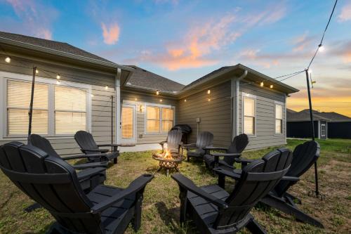 Modern 4BR Home with Game Room and Fire Pit - Near Downtown Cullman