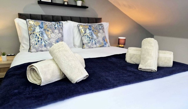 Modern 4BR House Long Stays Garden & Parking