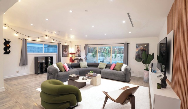 Modern 4BR House with HotTube & Spacious Design