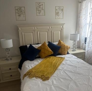 Modern 4BR- Near Everything!