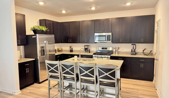 Modern 4BR New Home w Luxury Touches