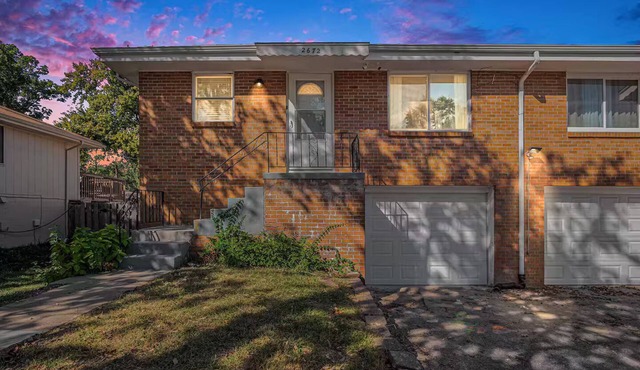 Modern 4BR NW Omaha, Garage, Fenced Yard, EV Charger, W/D, Pet-Friendly