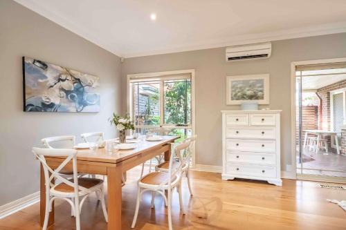 Modern 4BR Oasis in Heart of Glen Waverley