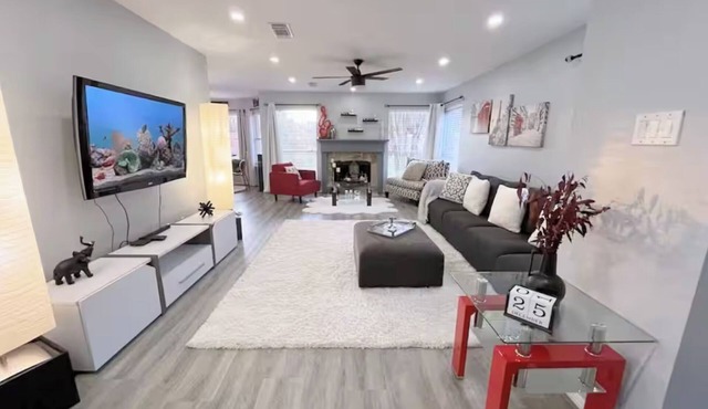 Modern 4BR Retreat Extended Stay Ideal. SW Houston