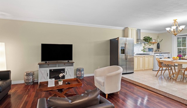 Modern 4BR Retreat - Fully Equipped - Near Disney