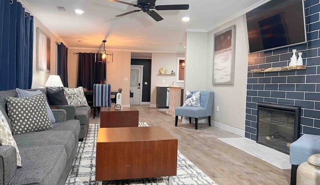 Modern 4BR Retreat Games Fire Pit Movie Room