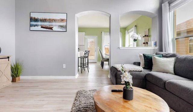 Modern 4BR Retreat Mins to downtown Austin & The Domain SXSW ACL