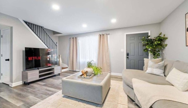 Modern 4BR Retreat Near MDW | LCP Collection