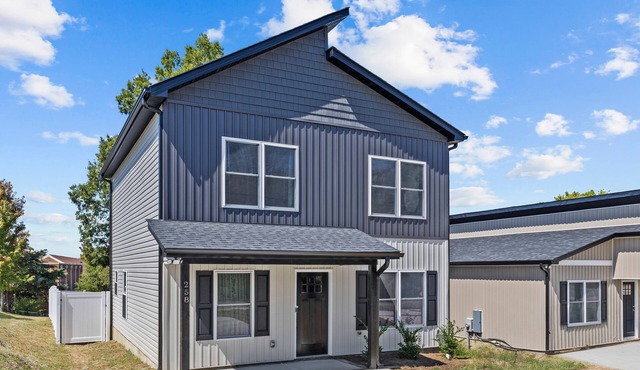 Modern 4BR Retreat near Downtown Concord