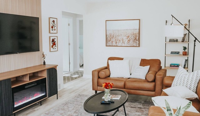 Modern 4BR Retreat - Sauna, Arcade & Fire Pit - 6min to Downtown Minneapolis