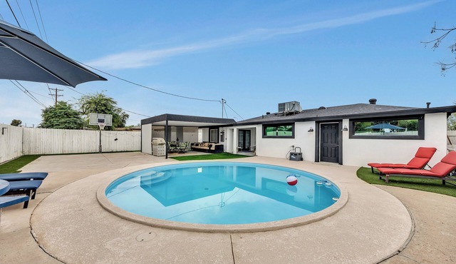 Modern 4BR Retreat w/Pool in sunny Phoenix