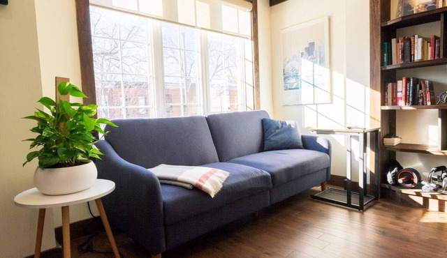 Modern 4BR Toronto Home | Record Player, Officesnn