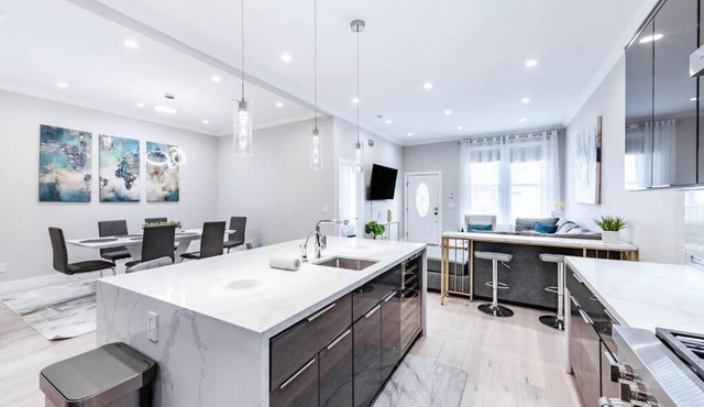 Modern 4BR Upper Unit Private Rooftop 30 Days