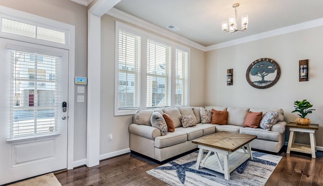 Modern 4BR VIBE Home Walk to Beach 3.5BA