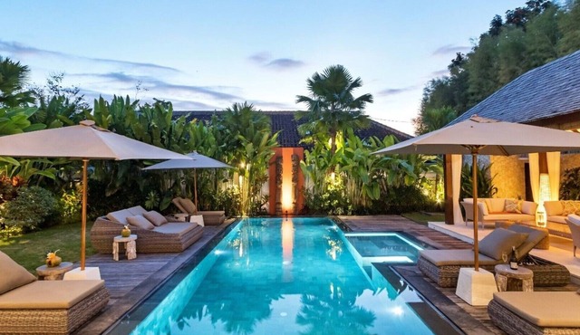 Modern 4BR Villa W/Pool & Balcony, Bali Villa 2220