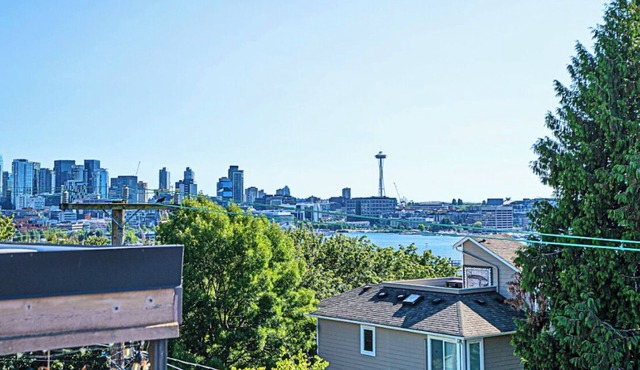 Modern 4BR w Rooftop - Space Needle - Lake View