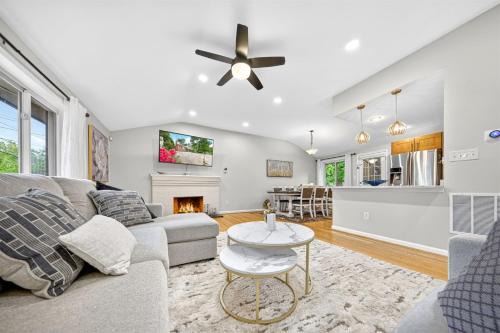 Modern 4BR3BA Prime MGMGaylordDCAlex Location