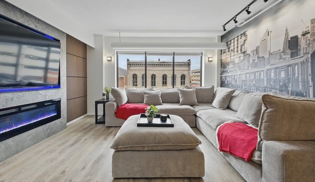 Modern 4th-Floor Flat in the Heart of Indianapolis