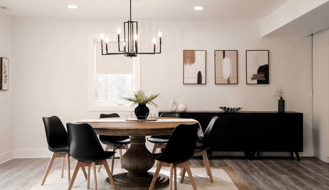 Modern 5 BDR Retreat - Game Room, Fire Pit, Creek