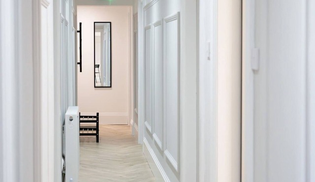 Modern 5 Bed-2 Bath Apartment