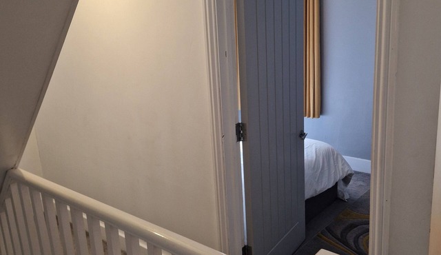 Modern 5 Bedroom House with Parking