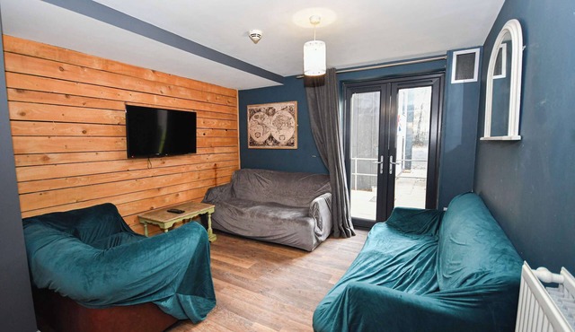 Modern 5 Bedroom Budget Apartment in Headingley