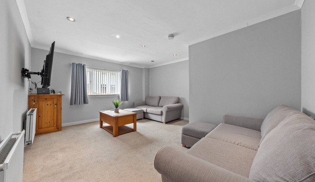 Modern 5-Bedroom House - Bannockburn