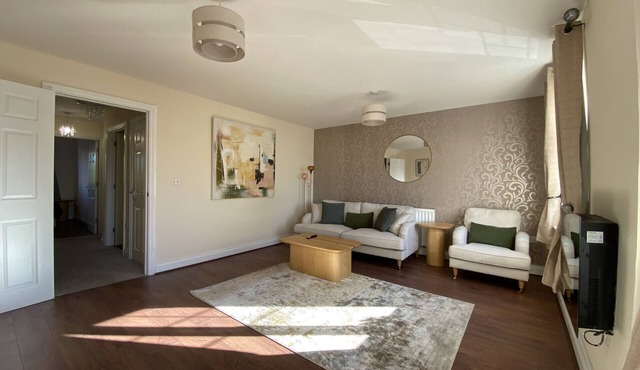 Modern 5-Bedroom House in Maidenhead