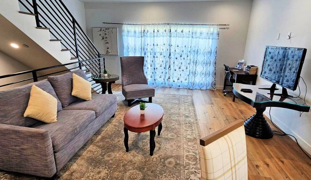 Modern 5-Bedroom Hollywood Escape and Exclusive Stay with AC, WiFi & Parking