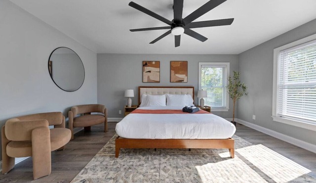 Modern 5-Bedroom Home | Pool Table I King Beds