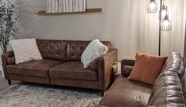 Modern 5 bedroom Home Near Payson Temple, Young Living, and the Red Barn