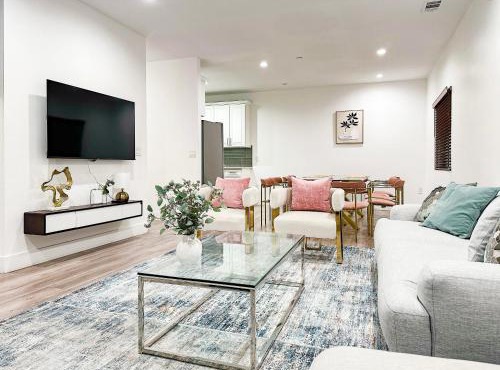 Modern 5-bedroom House FREE parking