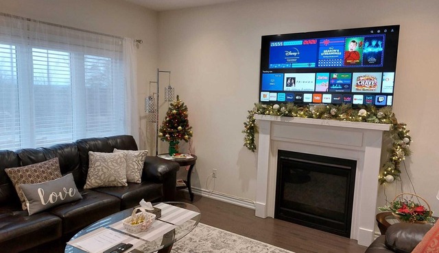 Modern 5-bedroom house close to Ski and Forest Trails