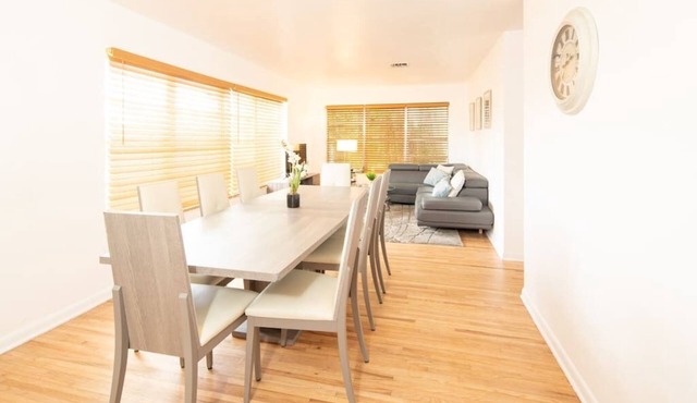 Modern 5 Bedroom Miami Home, 15 Min. to the Beach!