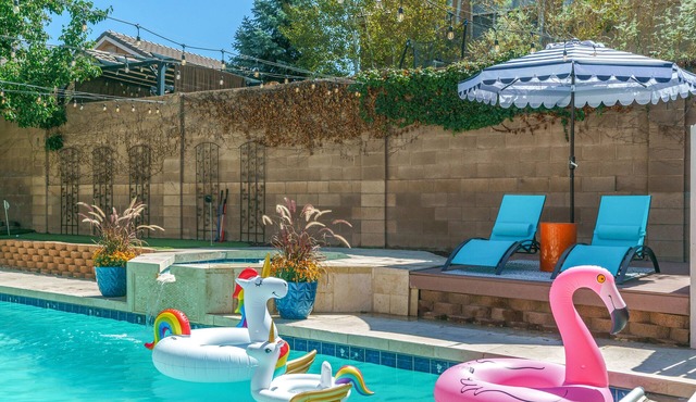 Modern 5 bedroom with Pool and Hot Tub