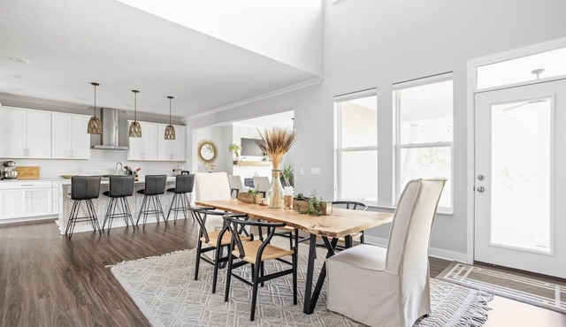 Modern 5 BR Luxury Home, Cul-de-sac, Hot Tub, Ping Pong!