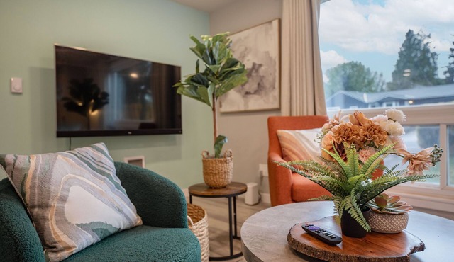 Modern 5B+3B Remodeled Home with BBQ + Backyard