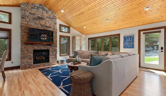 Modern 5BD Cabin, Fire Pit, Fenced Yard, Breezy Point