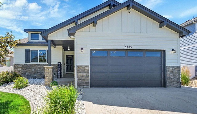 Modern 5BR/3BA Luxury Home,Movie Nights & Comfort