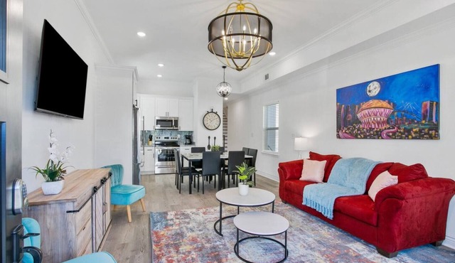 Modern 5BR/5BA Escape | Near FQ & Private Parking