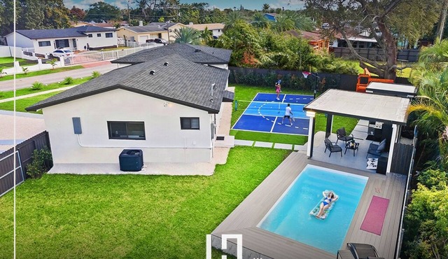 Modern 5BR Dream: Courts/Playground & Heated Pool