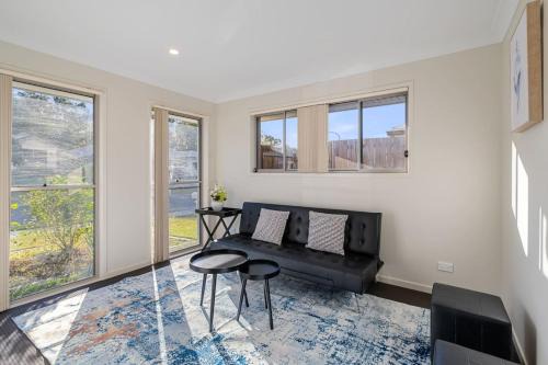 Modern 5BR Family Home in Peaceful Park Ridge