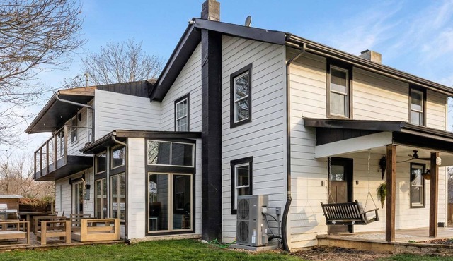 Modern 5BR Home with Mtn Views, BBQ & Pool Table