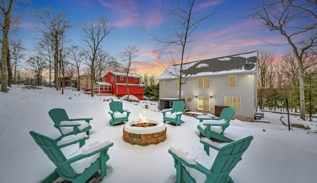 Modern 5BR Kid-Friendly Home In Poconos with Sauna & Big Patio